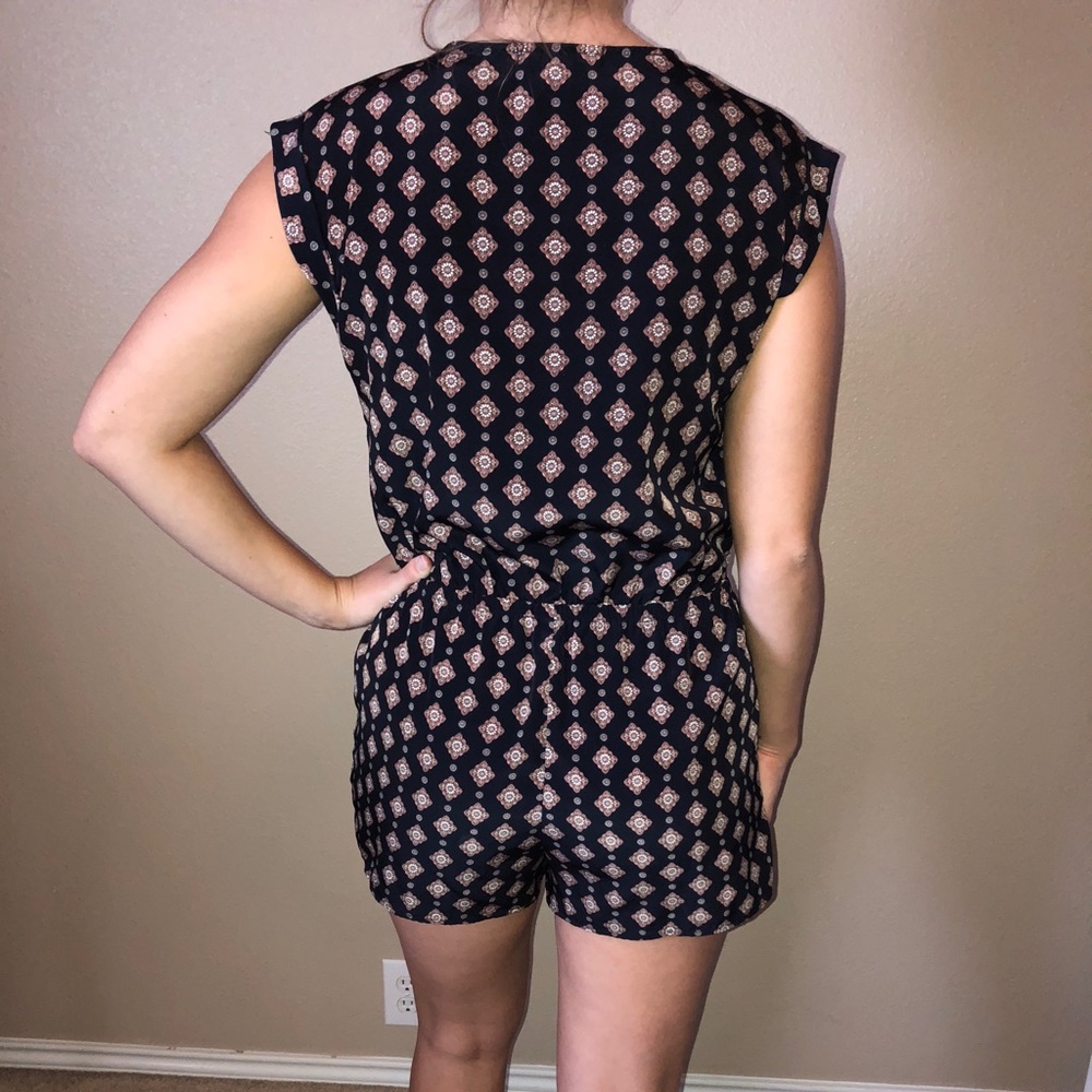 Aztec pattern romper - Picture 2 of 3